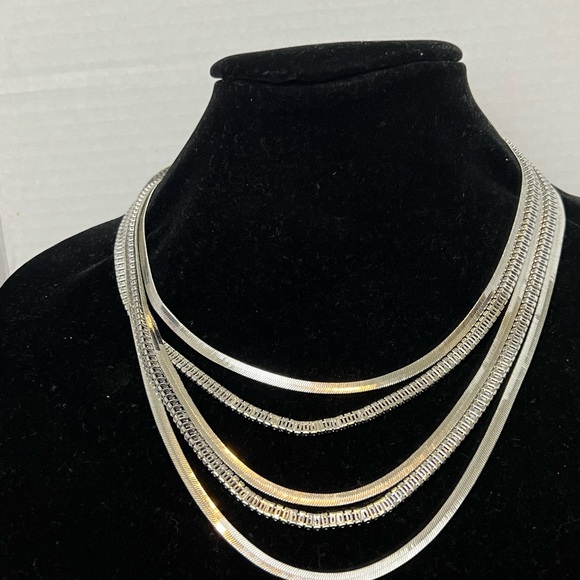 Glamorous Necklace and Earrings set. - Picture 2 of 9